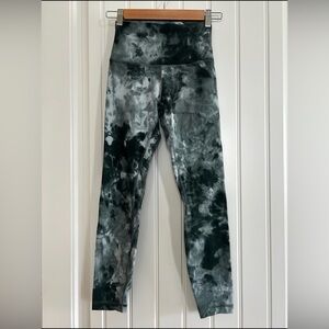 Lululemon high rise align legging 
Size 4